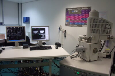 Secteur Microscopie Electronique au LaSIE - Université de La Rochelle - Agrandir l'image 4 sur 8, fenêtre modale
