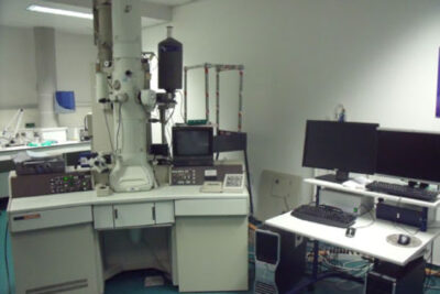 JEOL JEM 2011, Un microscope électronique à transmission (MET) - Agrandir l'image 6 sur 8, fenêtre modale