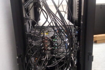 Arrière de la baie de serveurs - Agrandir l'image 7 sur 8, fenêtre modale