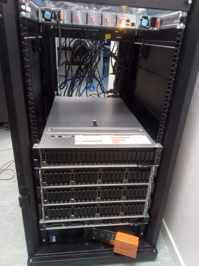 Plateau Calcul Scientifique du LaSIE - noether_front - Agrandir l'image, fenêtre modale